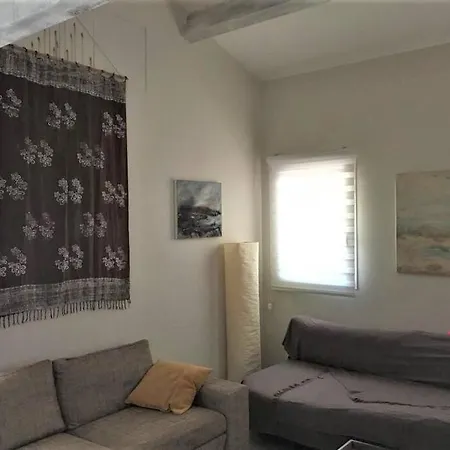 Up To 15 People, Between Gordes & Roussillon Holiday home *