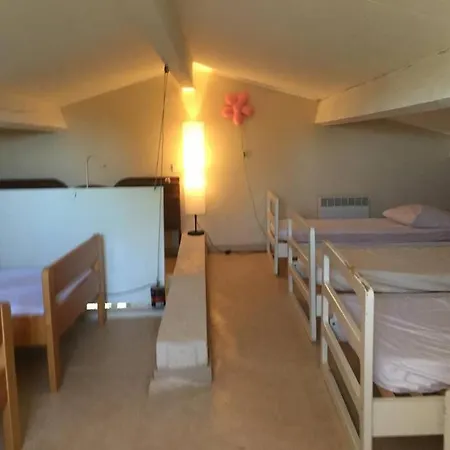 Up To 15 People, Between Gordes & Roussillon Holiday home