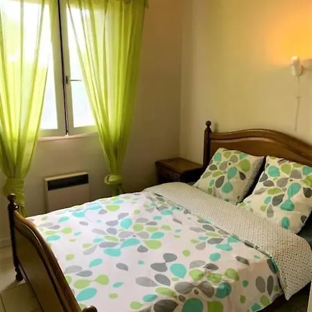 Up To 15 People, Between Gordes & Roussillon Holiday home *